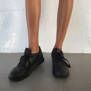 Black reebok classics